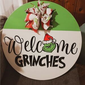 Green and White Holiday Welcome Door Sign